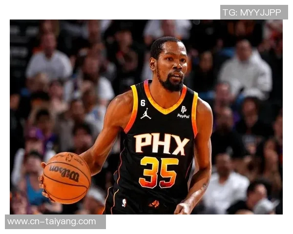 杜兰特场边轻松愉快与火箭助教艾维畅谈免战牌背后心态揭秘 杜兰特场边轻松愉快与火箭助教艾维畅谈免战牌背后心态揭秘